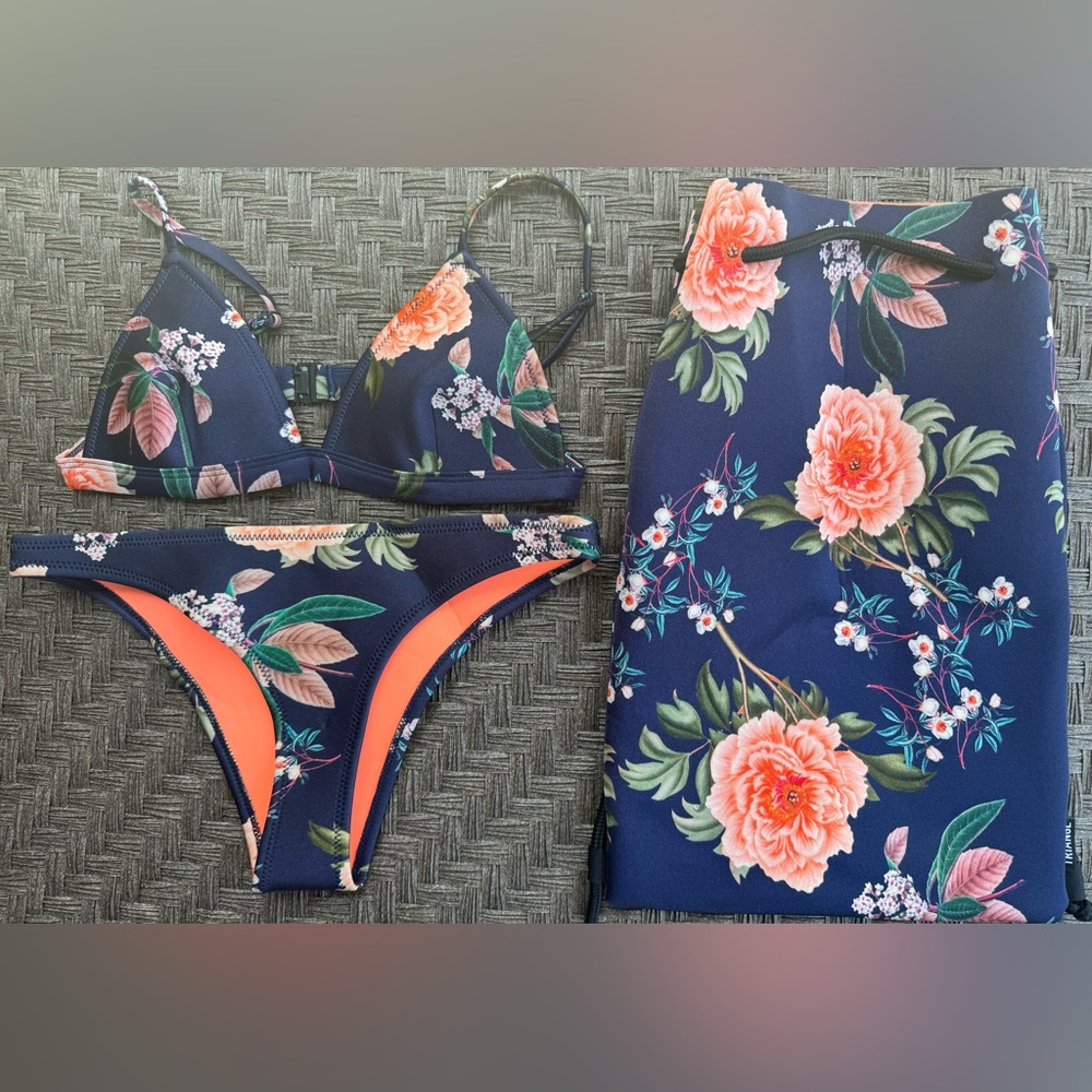 TRIANGL Swimwear 100% Neoprene swimsuit bikini, top, bottoms, and matching bag.